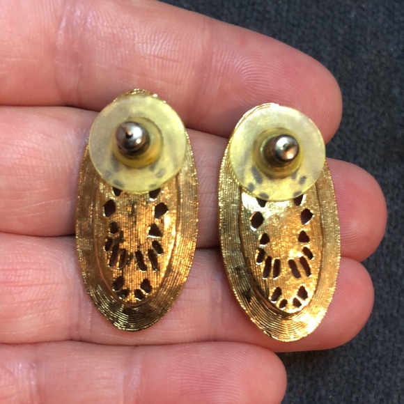 Vintage faux amethyst filigree oval stud earrings - Picture 2 of 2